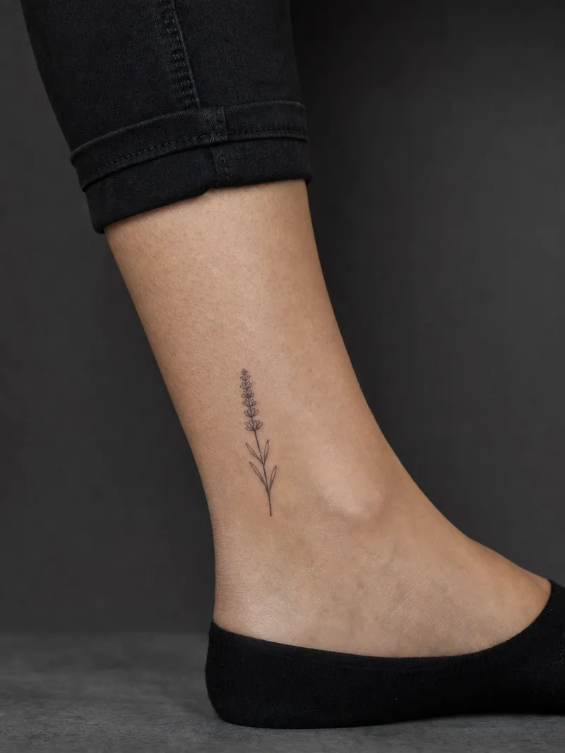 Fine-line lavender tattoo - A single lavender sprig keeps each leaf and flower clearly separated.