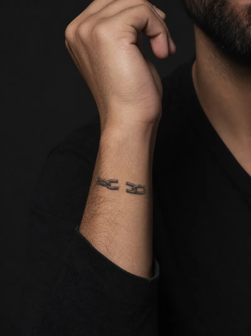 Broken chain tattoo - Two separated link ends communicate a broken chain without extra detail.